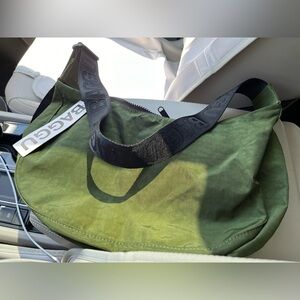 FOR SALE AND UFT NWT BAGGU Medium Nylon Crescent Bag - BAY LAUREL